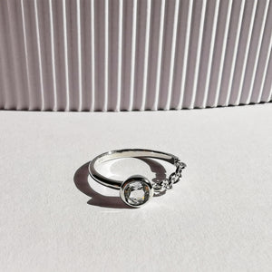 Contemporary Round Cut White Topaz Silver Chain Ring
