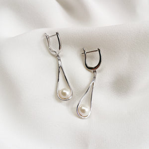 
                
                    Load image into Gallery viewer, Embrace Fresh Water Pearl Latch Back Drop Earrings
                
            