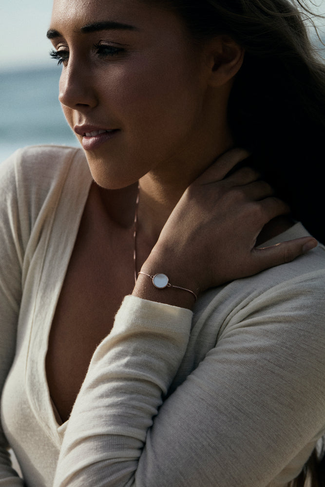 White Mother of Pearl Round Sliced Adjustable Bracelet