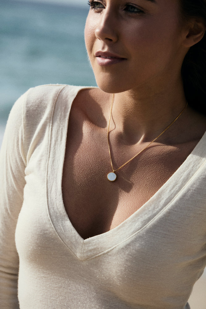 White Mother of Pearl Round Sliced Necklace