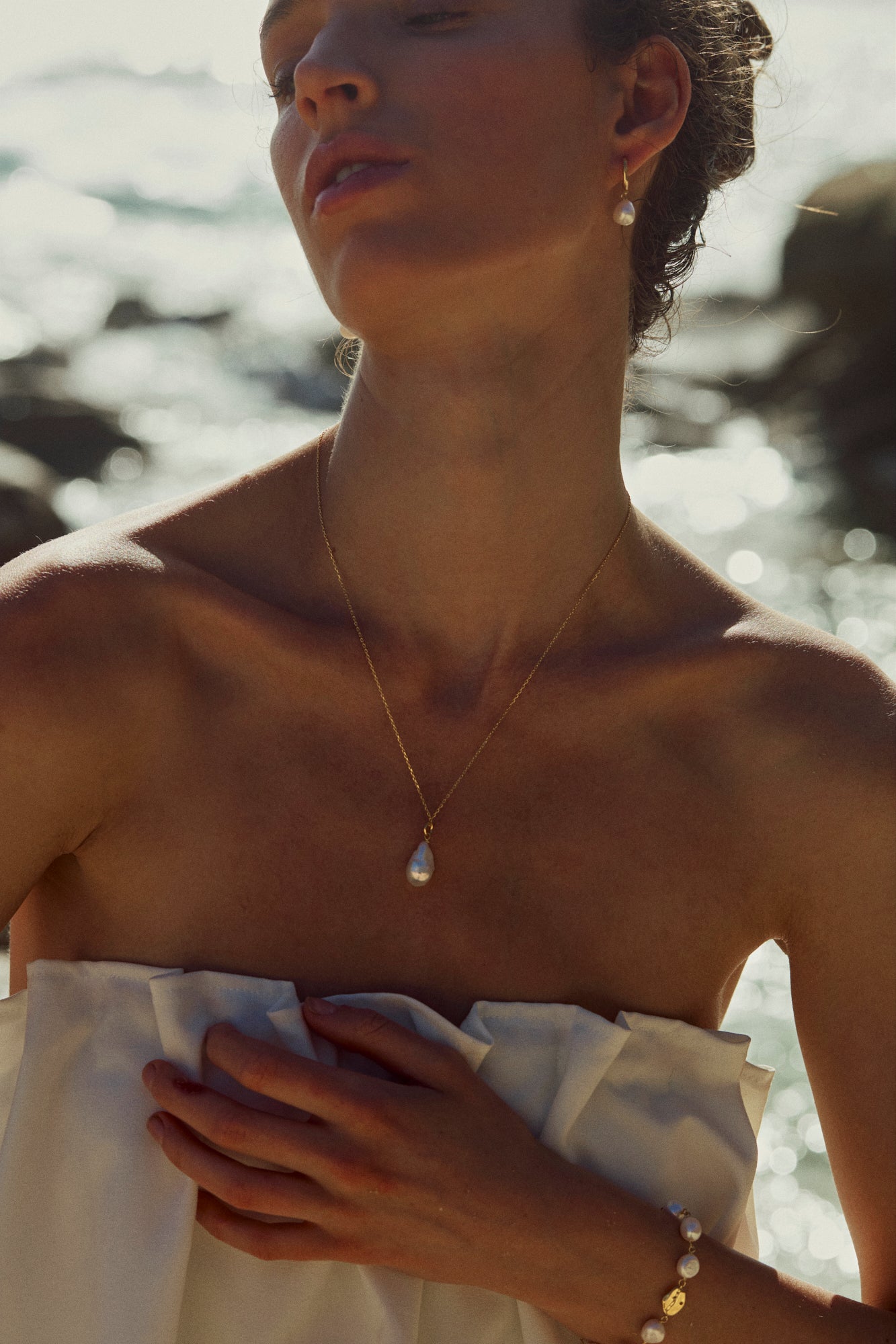 Gold vermeil necklace with a white baroque pearl pendant on model