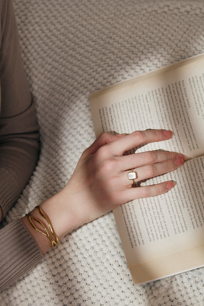 Mother of Pearl Oblong Ring