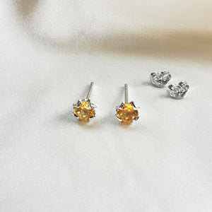 
                
                    Load image into Gallery viewer, Citrine Round Stud Earrings 
                
            
