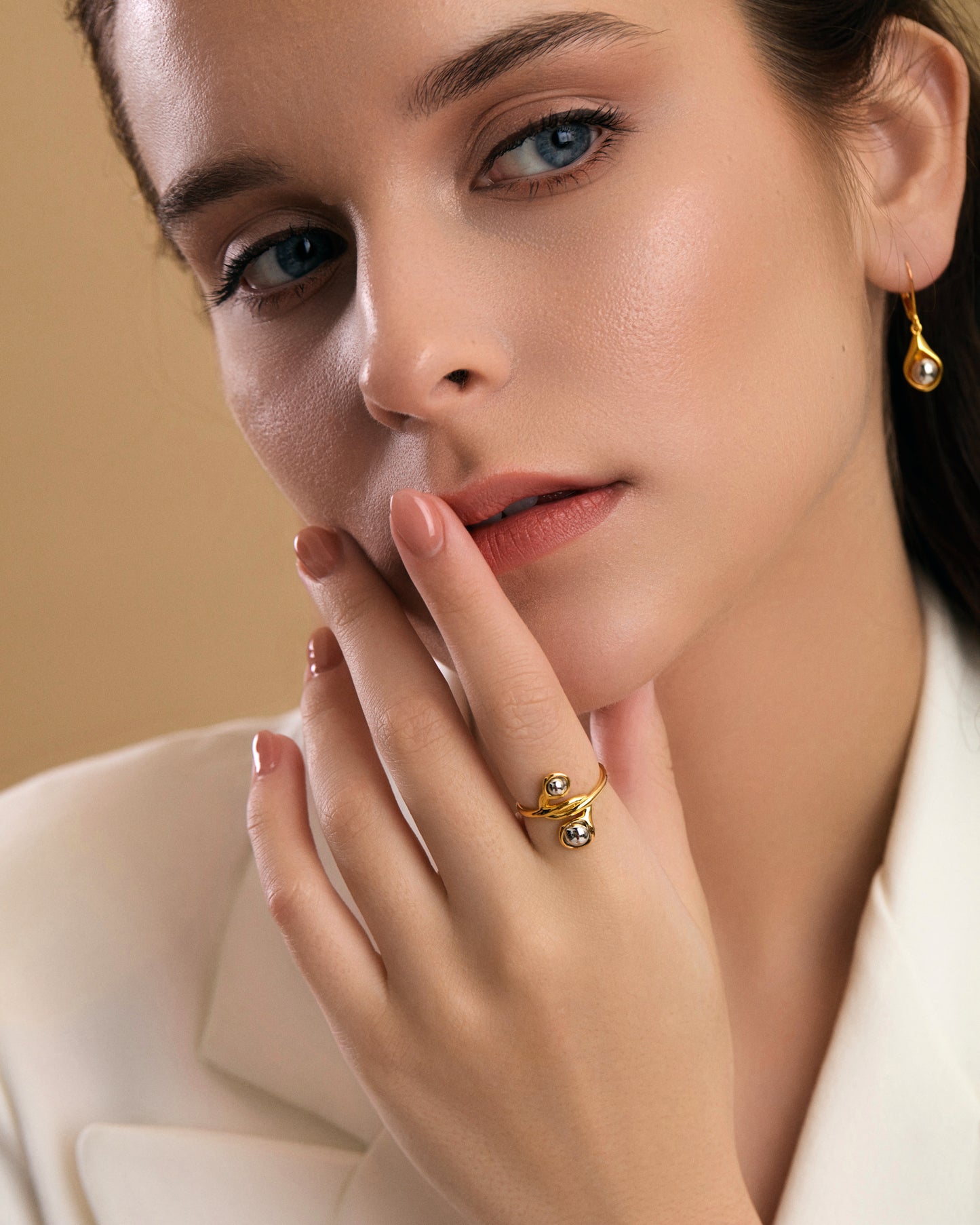 Seed duo tone sterling silver ring on model