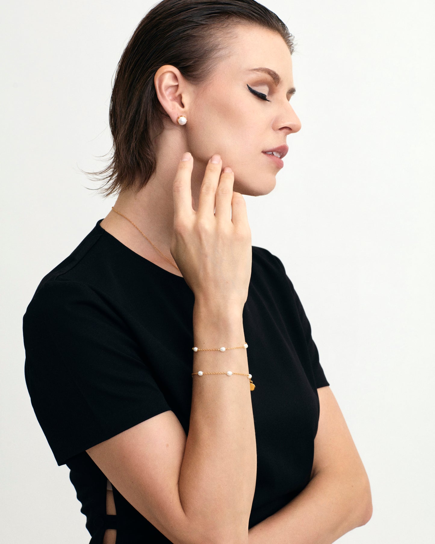 Fresh water pearl 18K gold vermeil chain bracelet on model